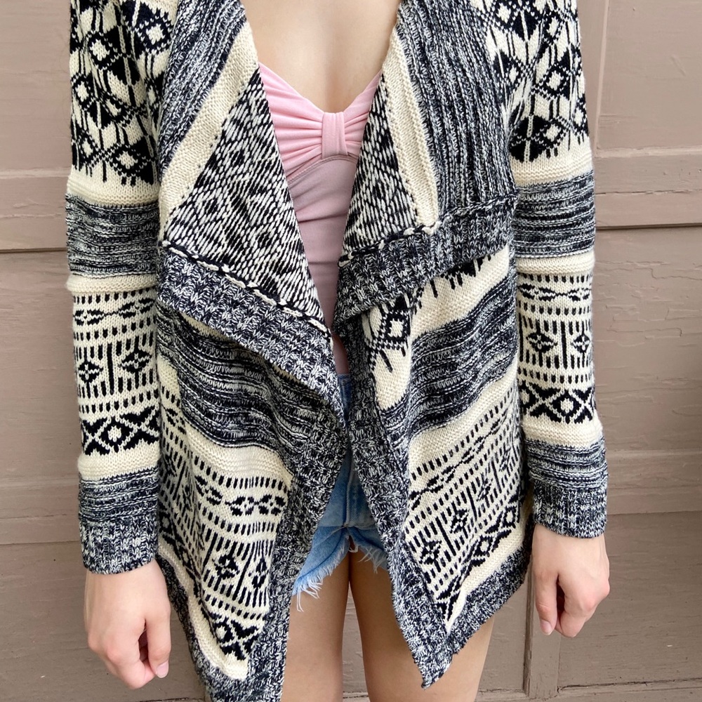 Off-white and black open front sweater